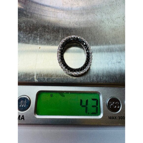 Brand New Black & White Crystal Encrusted Circle Pendant Sterling Silver 925 - Picture 9 of 10